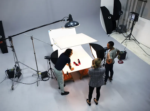 WHAT ARE THE ADVANTAGES OF RENTING A PHOTO STUDIO