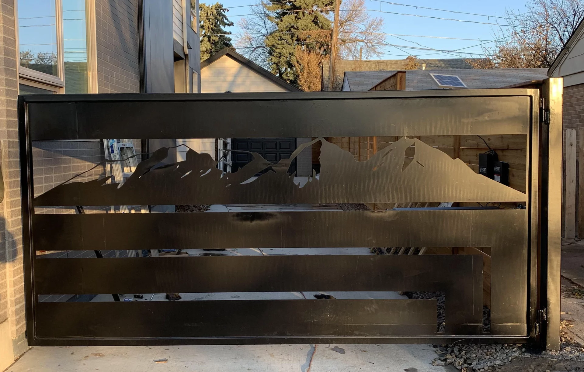 How To Choose And Install Custom Gates In Canada: The Ultimate Guide